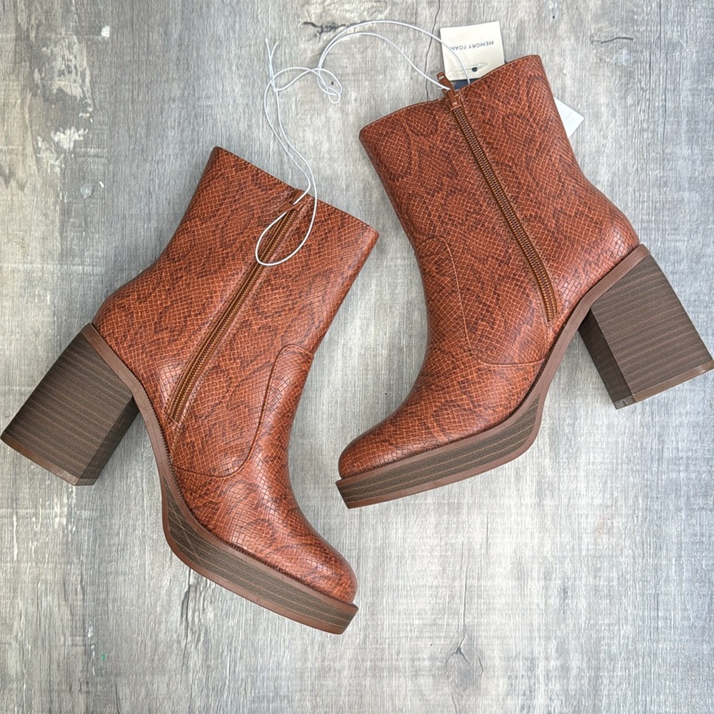 Universal Thread Snake Booties 6.5 - Picture 2 of 3